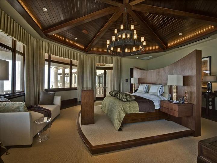 Giant Master Bedroom Bed In Middle Fubiz Media