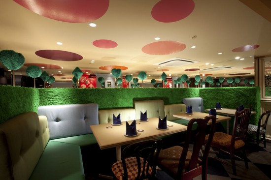 alice-in-wonderland-restaurant3