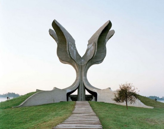 Монументы памяти  Spomenik