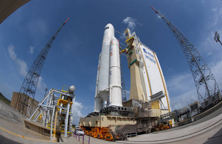 Arianespace : trois lanceurs sur l’équateur.