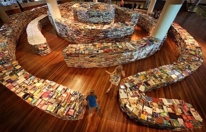 Labyrinth Made from 250 000 Books