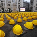 10 000 Yellow Helmets