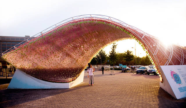 The-Coca-Cola-Plastic-Bottle-Pavilion8-640x374.jpg