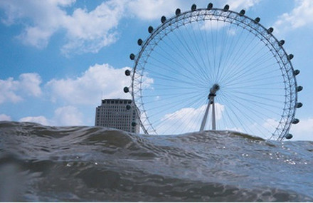 London swallowed by Flooding Waves