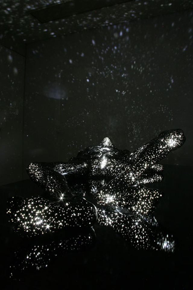 http://www.fubiz.net/wp-content/uploads/2013/10/Mihoko-Ogaki-Installations1.jpg