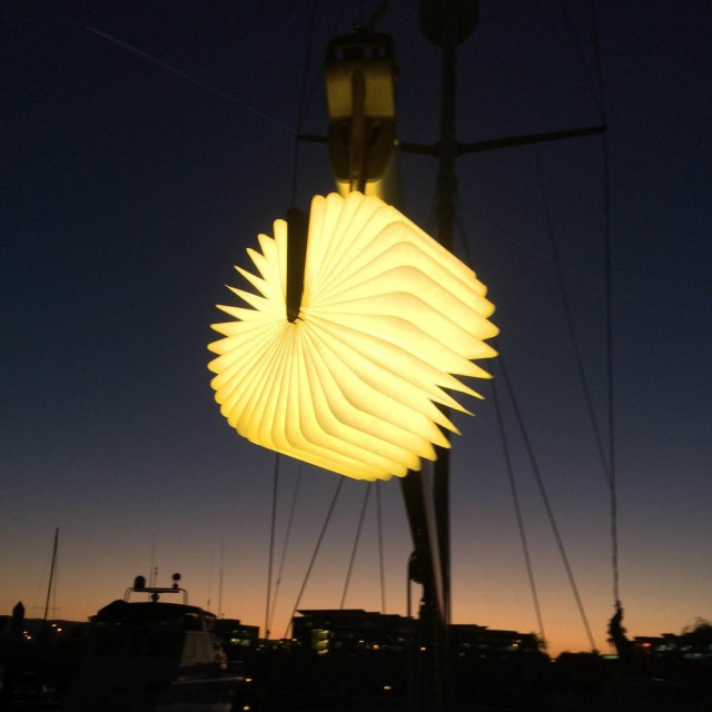 Lumio Folding Book Lamp – Fubiz