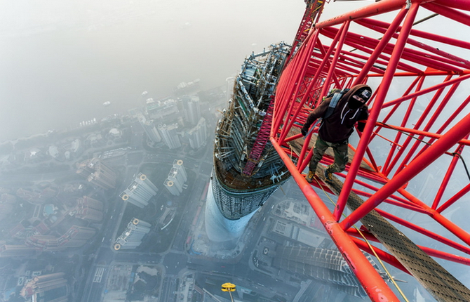 Urban Ninjas Climb Shanghai Tower