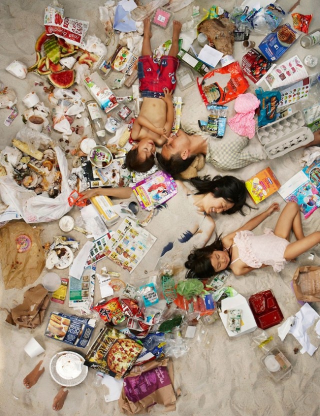 7-days-of-garbage-environmental-photogra