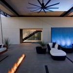 GreyhouseinLA-11