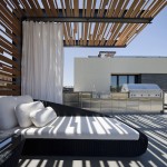 GreyhouseinLA-3