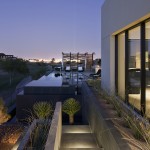 GreyhouseinLA-8