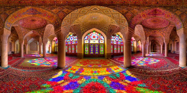 Incredible-and-Colorful-Mosque-640x320.jpg