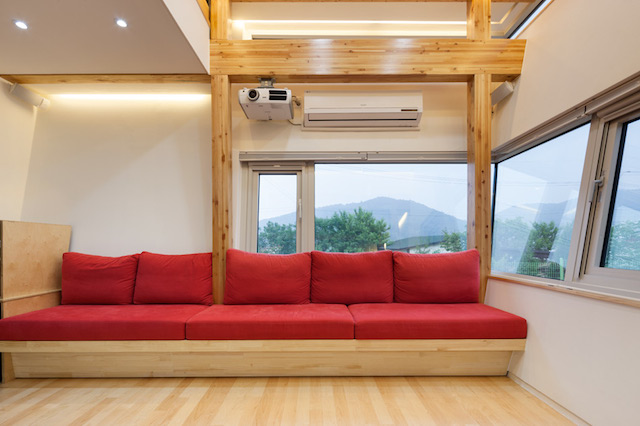 salon intérieur maison en bois