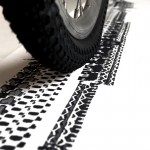Iconic_monument_with_tire_illustration_2
