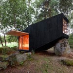 0-House On A Big Rock by Uhlik Architekti