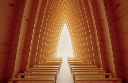 Curved Chapel in Finland