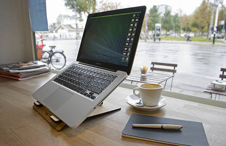 FLIO – ultra slim and portable wooden laptop stand