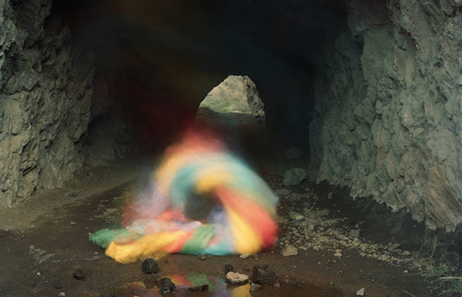 Colors Manipulations in Caves
