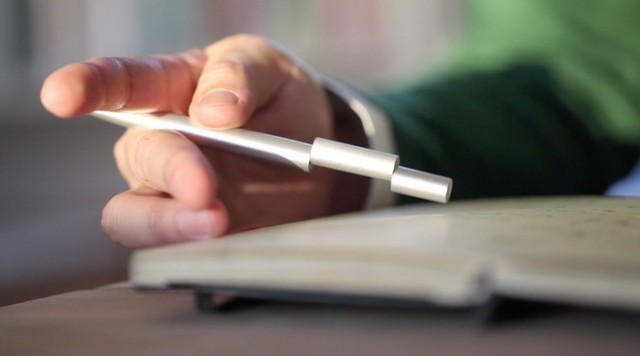 A Minimal Pen with a Twist by Beyond Object