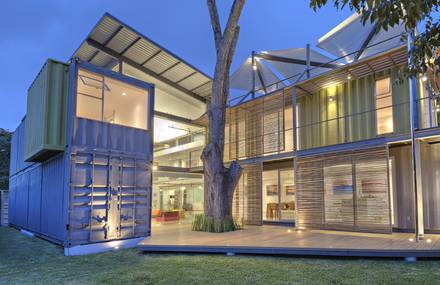 Shipping container house: Incubo by Maria Jose Trejos