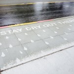 Illustrations on Sidewalks Appear When Raining_0