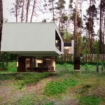 Reflective Home with Mirrored Facades_4