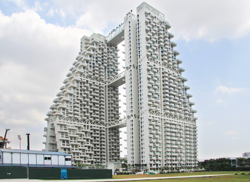 The Two Connected Tower Blocks in Singapore_1
