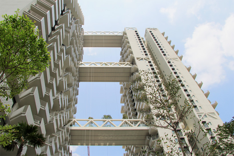 The Two Connected Tower Blocks in Singapore_7