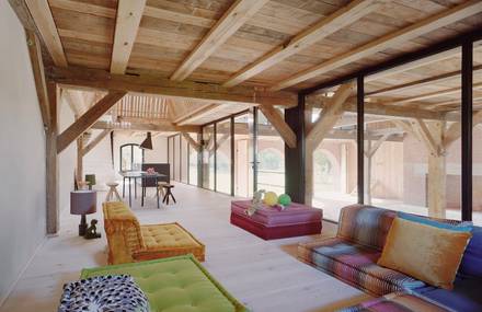 Red Barn by Thomas Kroger: converting a barn in an attractive house