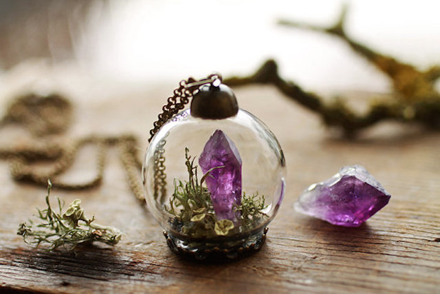 Poetic-Jewels-Containing-Real-Flowers-24