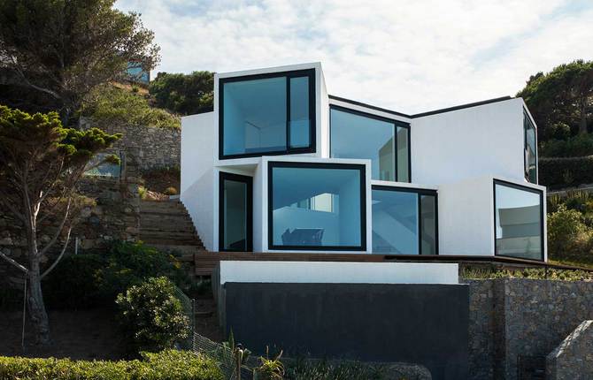 Geometric House with Several Points of View
