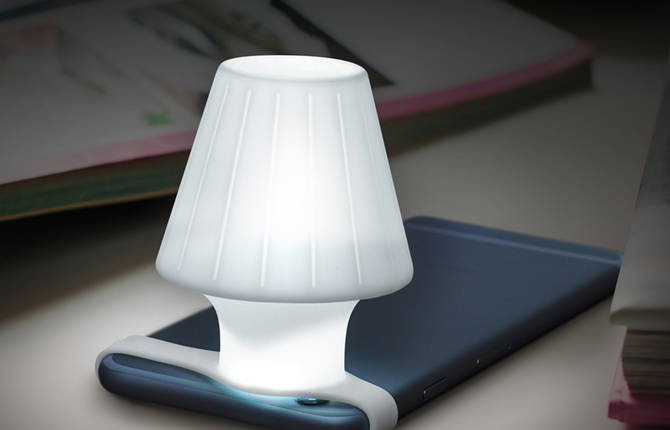 Smartphone Accessory Turns Camera Flash in Mini Lamp
