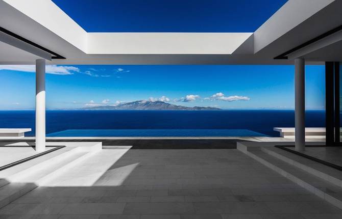 White Spacious Summer House in Greece
