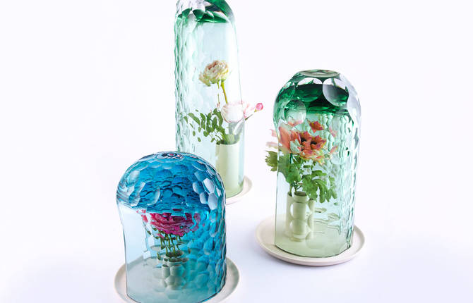 Distorting Vases Collection