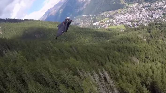 Crazy Wingsuit Flight