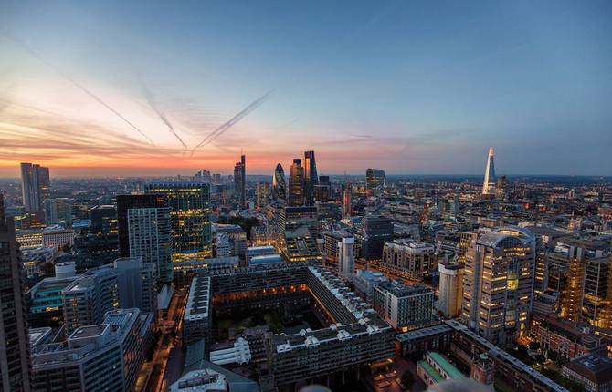 Photographing London by Scaling Rooftops