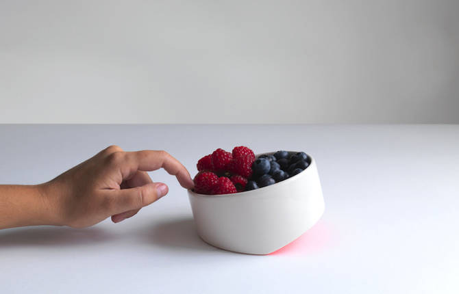 Inclined Recipients in Ceramic to Share Food