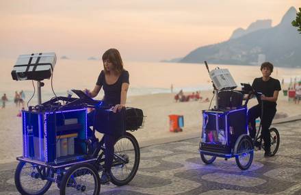 Audiovisual Tricycles Projecting Animations in Rio Janeiro Streets