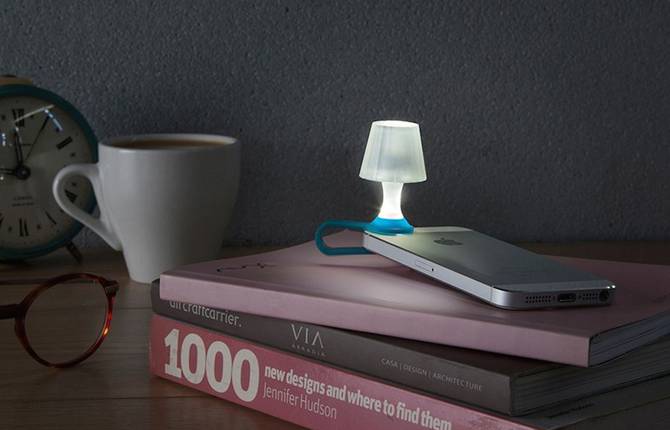 Tiny Lampshade Turning Your Smartphone Into a Light