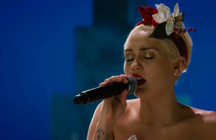 Miley Cyrus Singing ‘Silent Night’ in Bill Murray’s Special