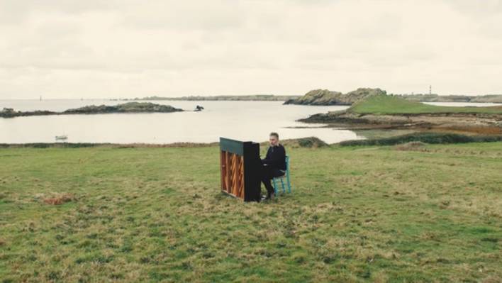 Yann Tiersen – Piano in Ouessant Island