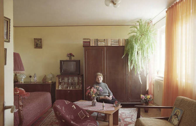 Photo-Series About How Different People Live In Identical Apartments