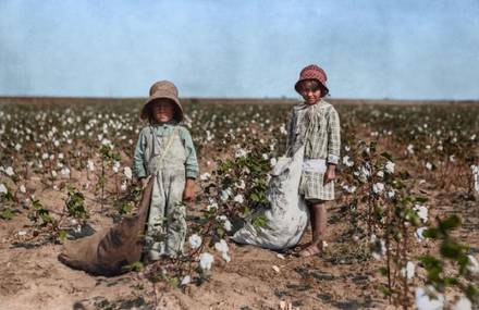 Colorized Photos of Children Working at the Beginning of the 20th Century