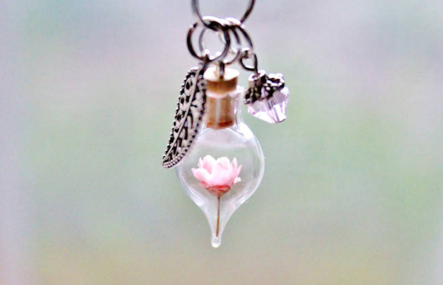 Tiny Terrariums Necklaces Preserving Real Flowers