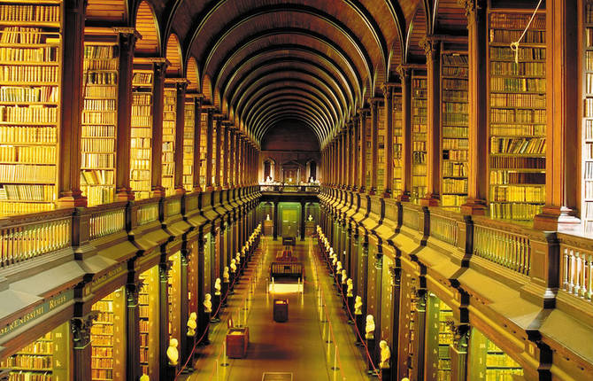 300-Year-Old Library in Dublin Featuring a Hall Filled by 200 000 Rare Books