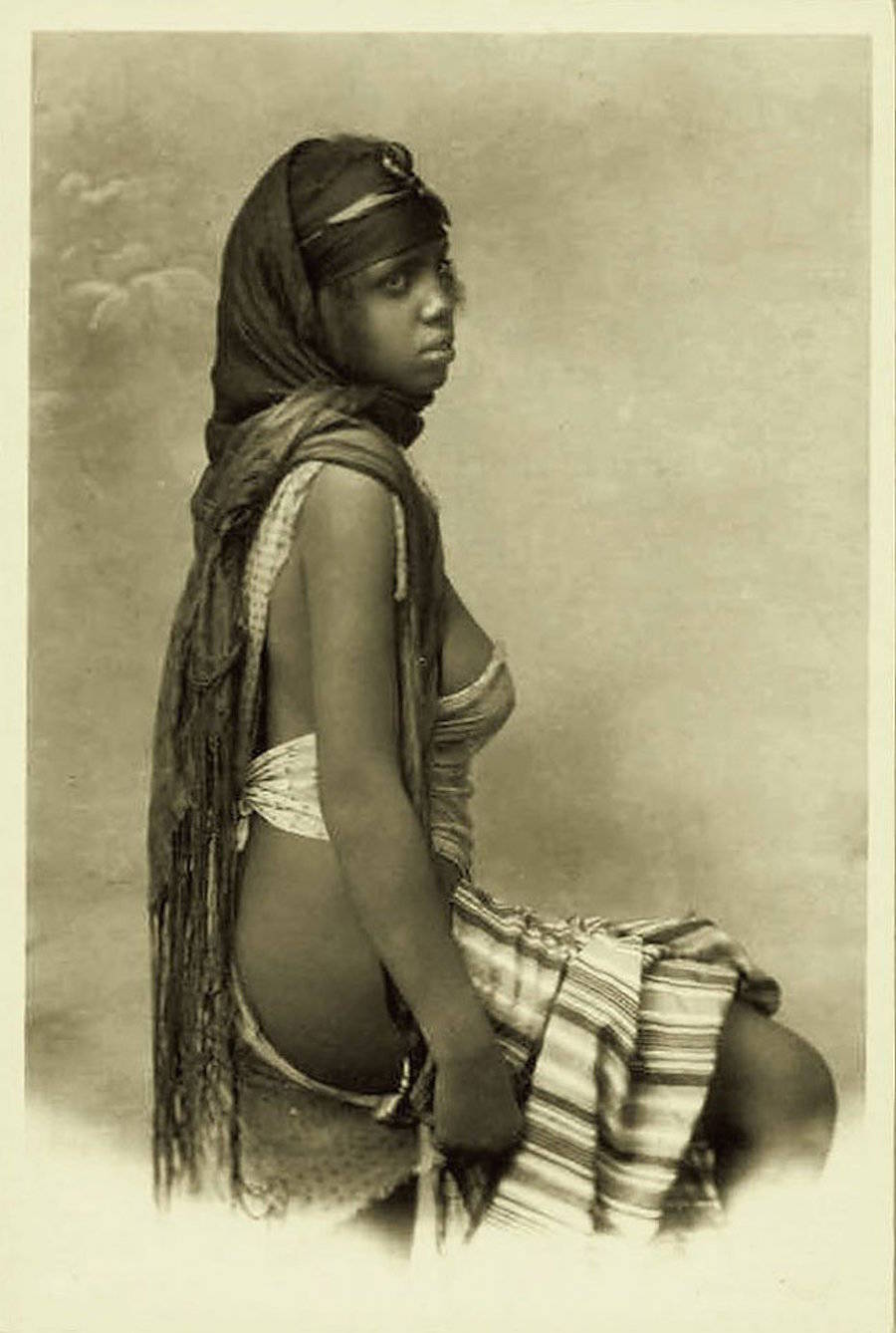 The Beauty of Women Captured 100 Years Ago - Fubiz Media 