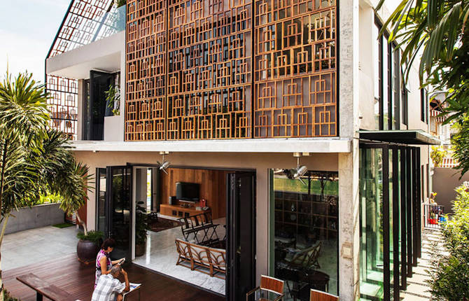 Architectural House Equipped with Teak Screens in Singapore