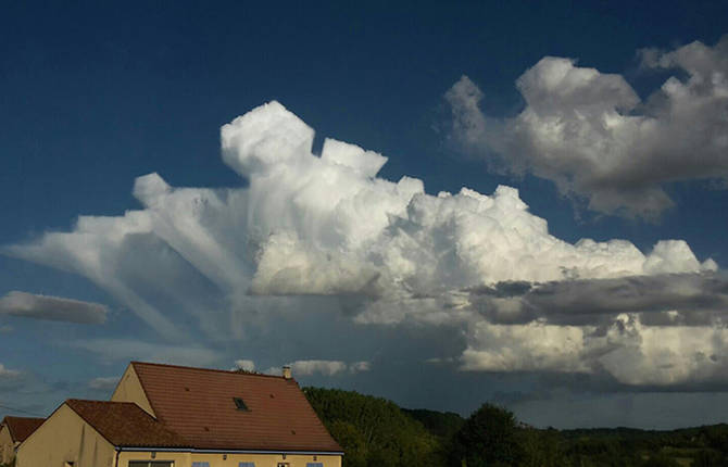 Nice Geometric Clouds by Hugo Livet