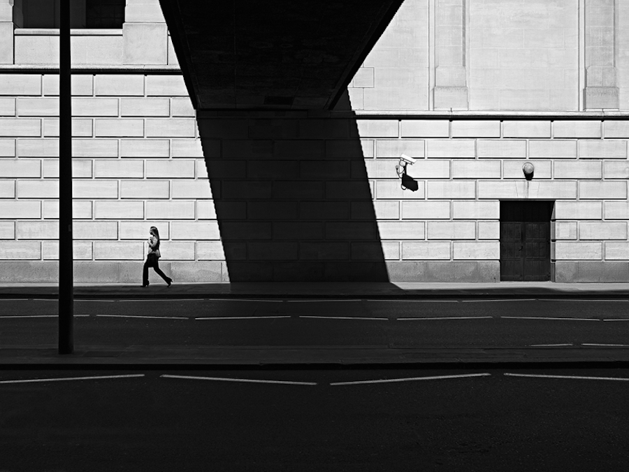 London's Architecture Between Light & Shadow5