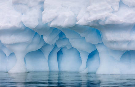 Stunning Pictures of Icebergs in Antarctica at Eye Level﻿